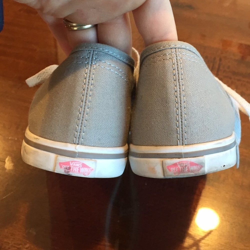 8 Vans Sneakers Gray with Pink Trim - Picture 3 of 7